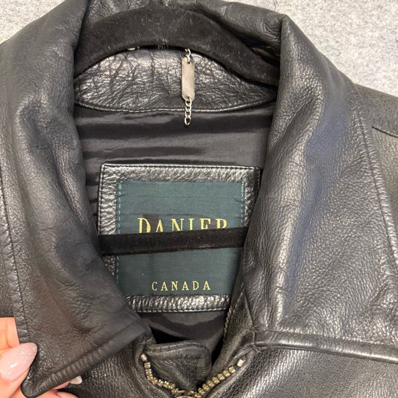 Danier Black Genuine Leather Zip Jacket Canada Classic Moto Style Outerwear - Picture 4 of 16